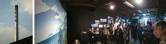 元郷湯の煙突とKAWAGUCHI ART FACTORYの展示を観る参加者